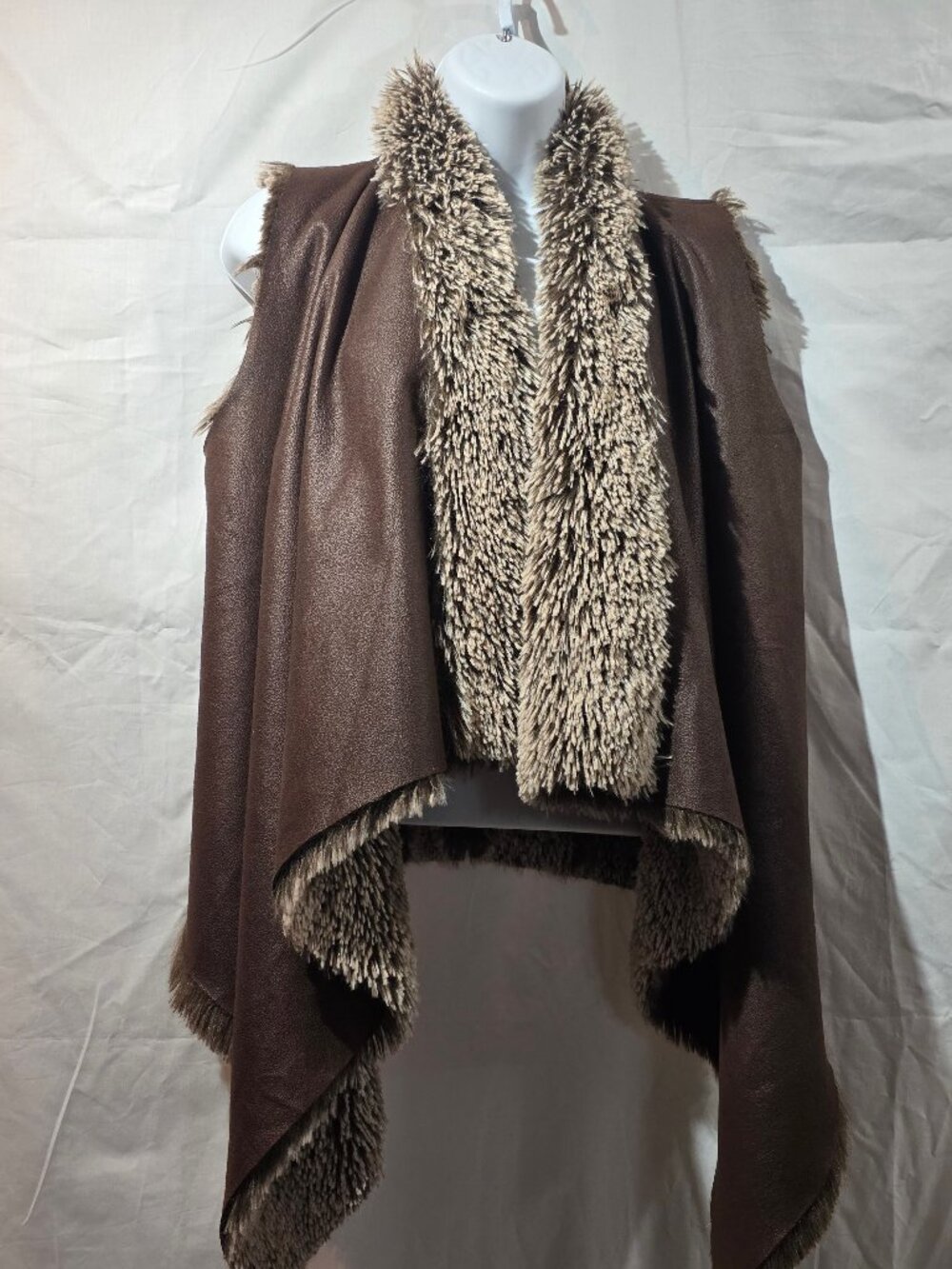 Dolce Cabo Los Angeles Faux Fur Shaggy Vest - Size M - LIKE NEW